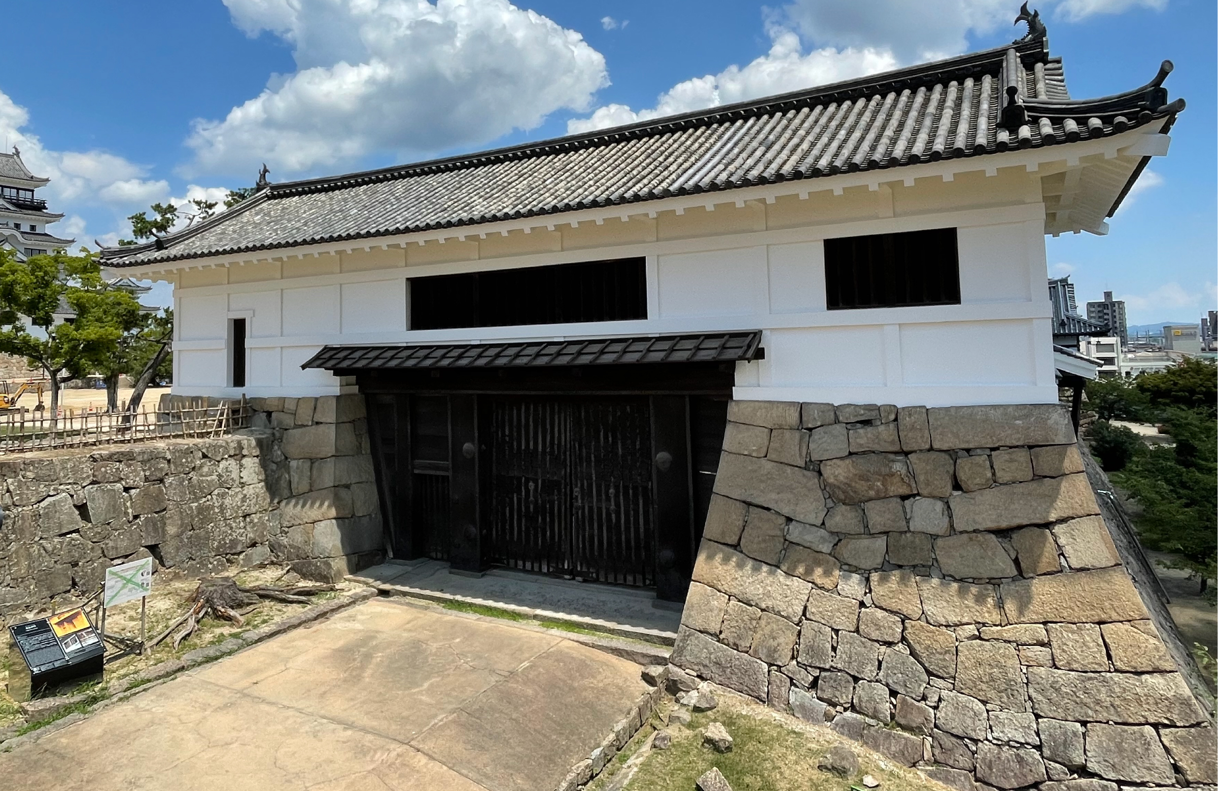 Sujigane Gomon Gate1